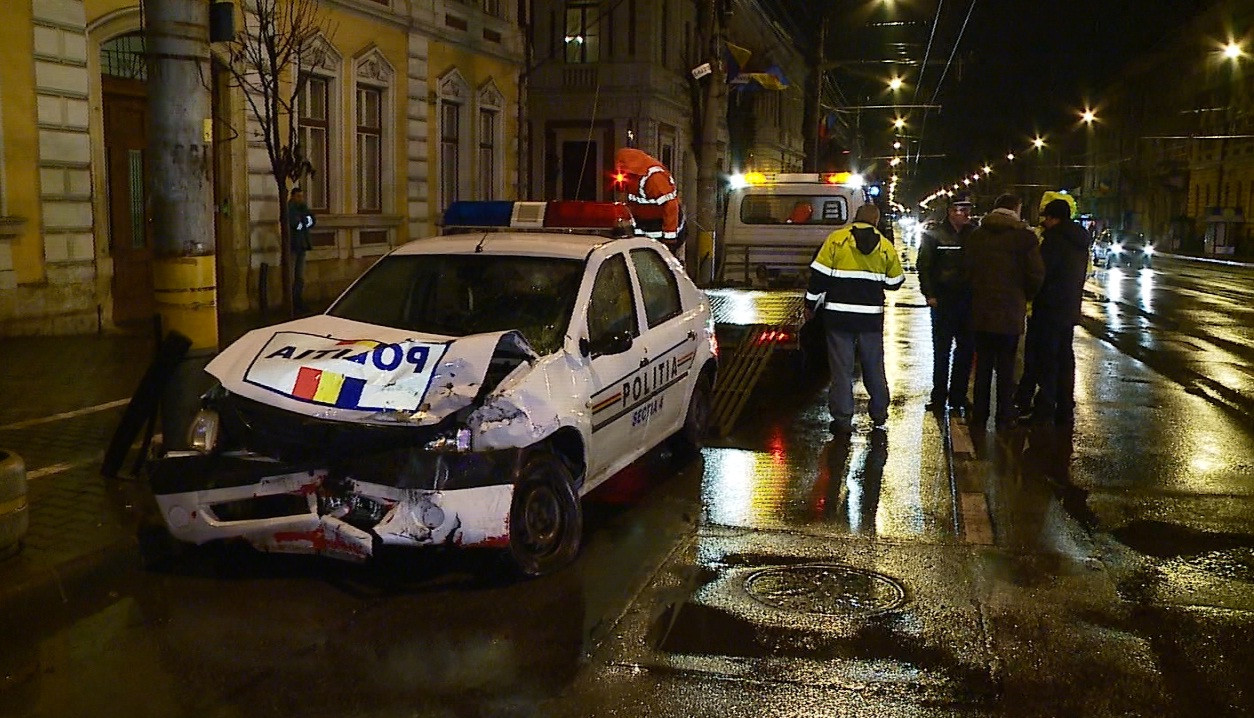 Politist implicat in accident chiar in centrul Clujului