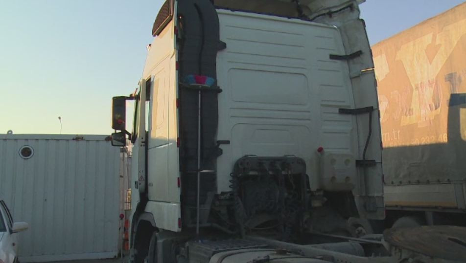 Un sofer turc, gasit mort in cabina TIR-ului care se defectase. Ipotezele anchetatorilor