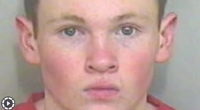 Un tanar de 18 ani, din Marea Britanie, i-a taiat gatul prietenului de 14 ani. A sunat la politie si a marturisit calm crima