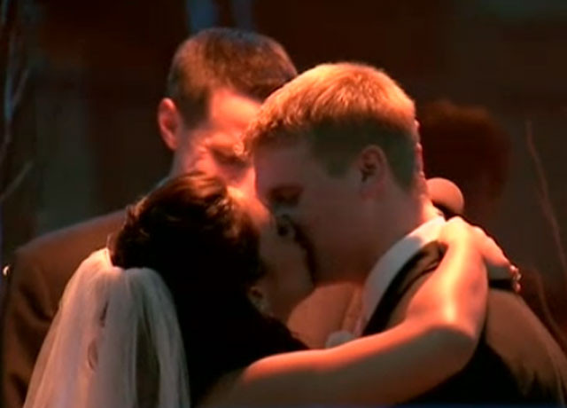 Povestea lor de dragoste pare imposibila. S-au cunoscut la o nunta, iar dupa 15 ani s-au revazut si s-au casatorit