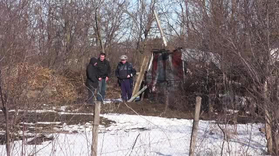 Politistii ancheteaza o dubla crima in Braila. Si-ar fi ucis tatal si un prieten al acestuia, apoi i-ar fi ingropat in curte