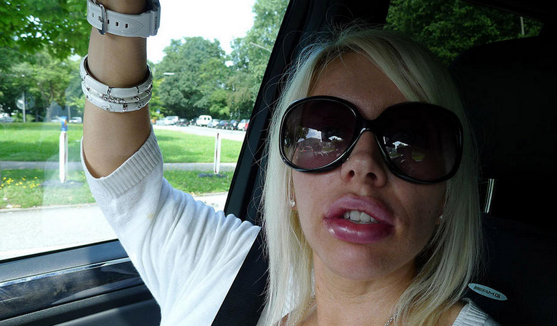 Cum arata femeia cu cei mai mari sani din lume. Poarta cupa Z la sutien si nu gaseste niciodata haine pe masura ei