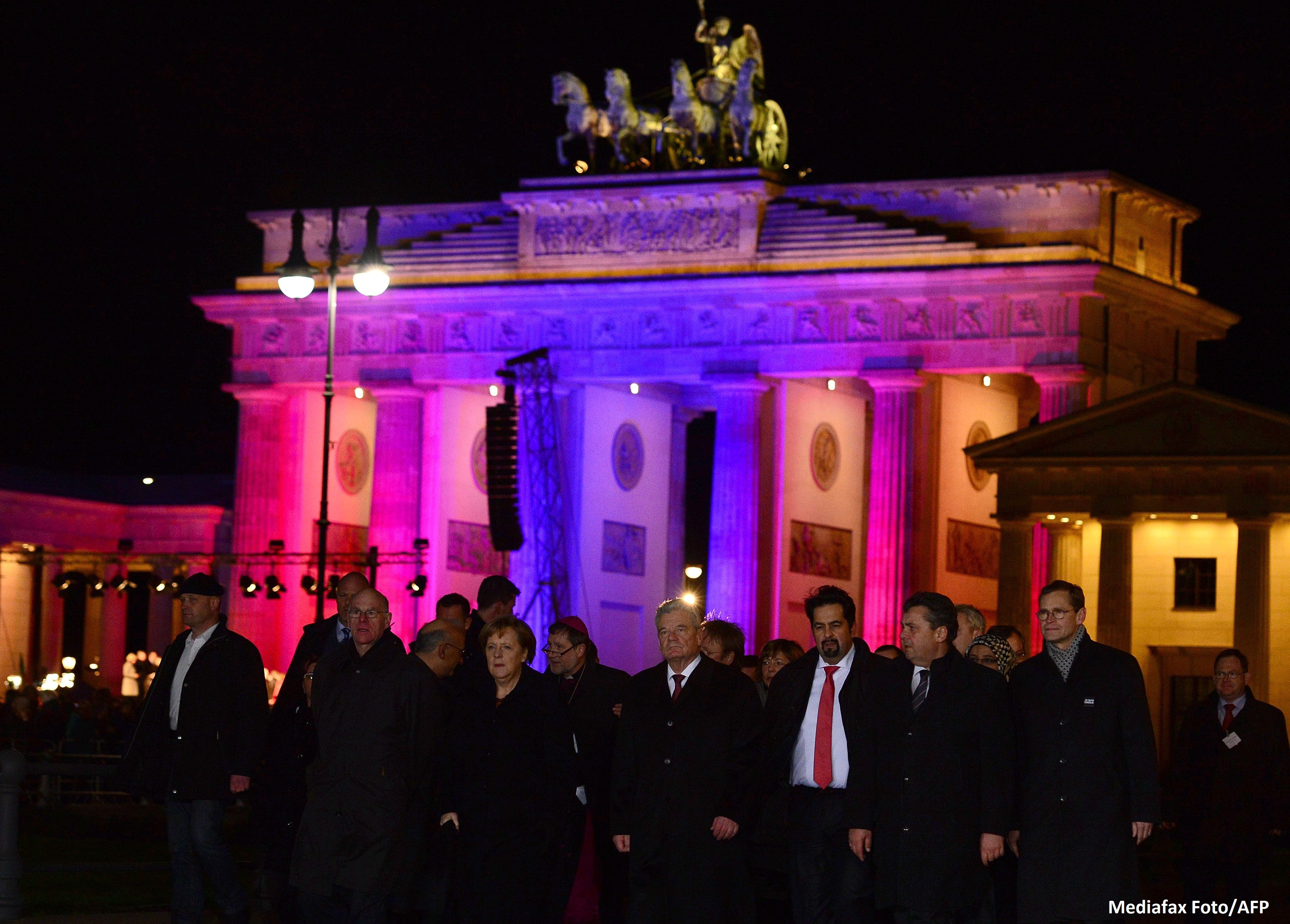 10.000 de oameni, inclusiv Angela Merkel, la mitingul contra terorismului de la Berlin: "Teroristii nu au castigat"