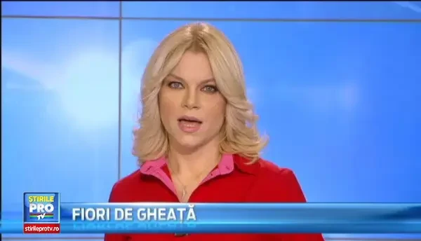 Un tractor "deszapezeste" o strada din Galati pe care nu se afla niciun fulg. Imaginile care au revoltat tot orasul