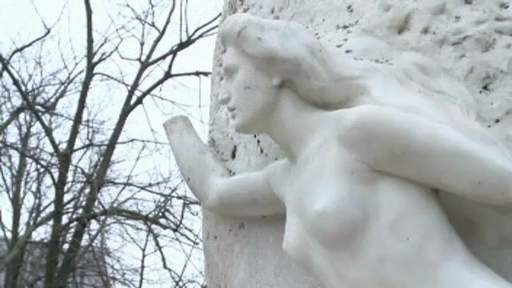 Mana muzei lui Mihai Eminescu NU va mai fi furata. Solutia la care au recurs autoritatile pentru a opri "traditia" anuala