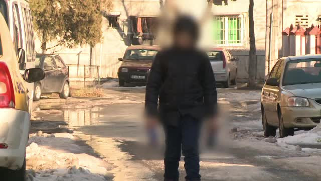 Chioscurile si barurile de langa scoli ar putea fi inchise. Cat de usor cumpara alcool minorii cu replica "sunt pentru tata"