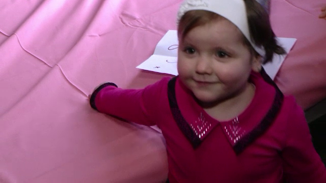 Fetita din Vaslui, hranita doar cu pufuleti si care a avea 5 kg la 4 ani, a luat in greutate. Cum s-a transformat in 9 luni