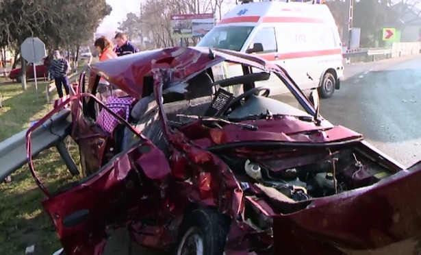 Accident ingrozitor intre Lugoj si Timisoara. Soferul si sotia sa au fost aruncati prin parbriz si au murit pe loc