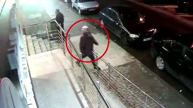 Cine este femeia din Sibiu care si-a abandonat bebelusul intr-o sacosa. Sustine ca regreta fapta si vrea sa il ia acasa