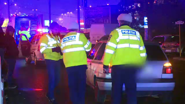 A traversat pe rosu ca sa prinda tramvaiul. Medicii se lupta acum sa ii salveze viata