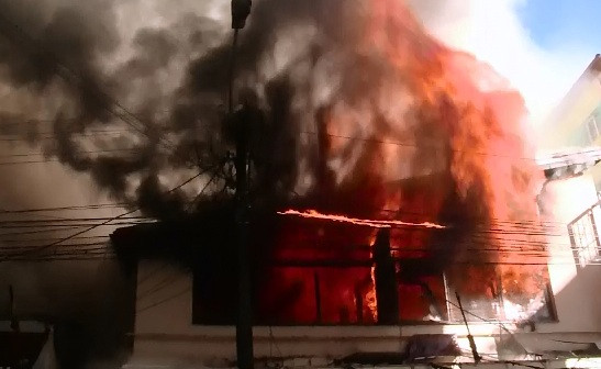 Incendiu puternic la o scoala din Galati. Patru sute de elevi au fost evacuati de urgenta