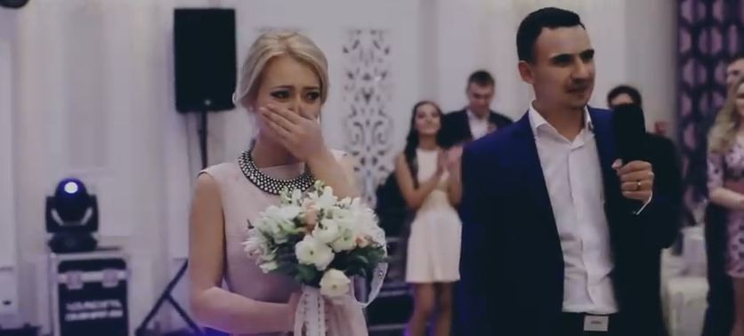 Nunta pe care o tanara din Chisinau nu o va uita niciodata. Ce s-a intamplat imediat dupa ce a prins buchetul miresei. VIDEO