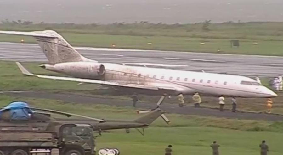 Un avion guvernamental filipinez a iesit de pe pista, dupa decolarea avionului Papei Francisc. VIDEO