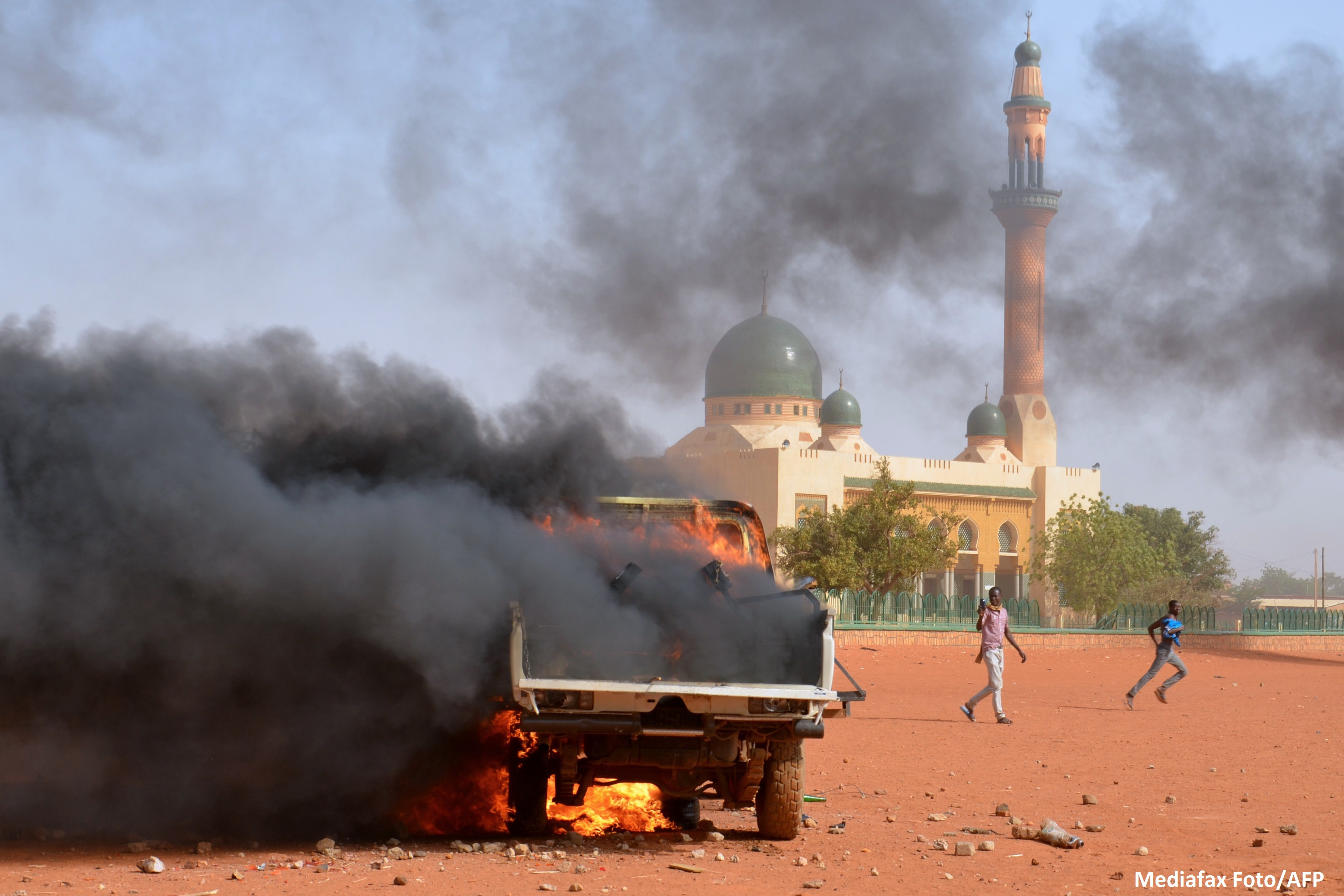 Manifestatii in Africa, Orientul Mijlociu si Rusia contra Charlie Hebdo. 7 biserici incendiate in Niger. "Veti ajunge in iad"