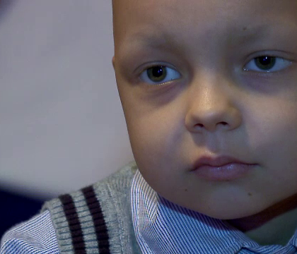 Alin are nevoie de ajutorul nostru. Baiatul de 5 ani din Constanta a fost diagnosticat cu o tumoare maligna pe creier