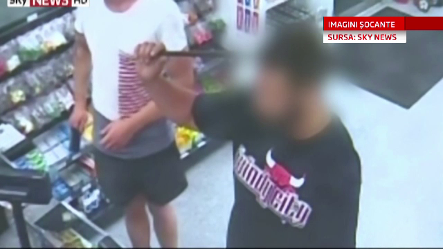 Oamenii au fost socati cand l-au vazut. Un barbat a condus cu o tija infipta in cap pentru a cere ajutor la o benzinarie