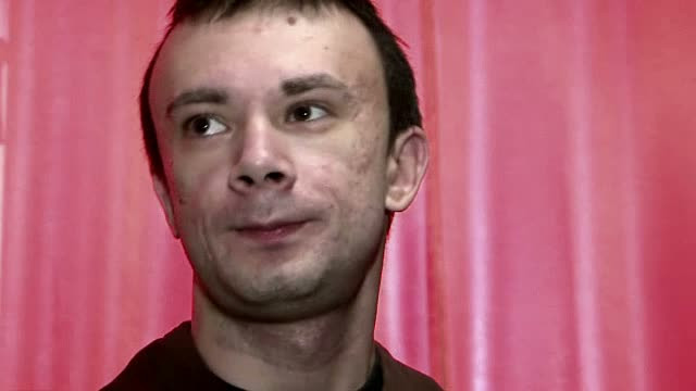 Ajuta-l pe Alex sa traiasca printr-un SMS la 8826. Singura sa sansa e intr-un spital fata de care statul roman e dator vandut