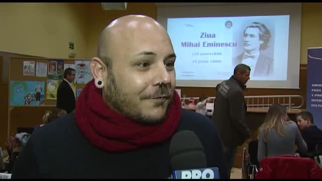 Povestea spaniolilor care au ales sa studieze romana la facultate. Unul dintre ei a luat pana si lectii de dansuri populare