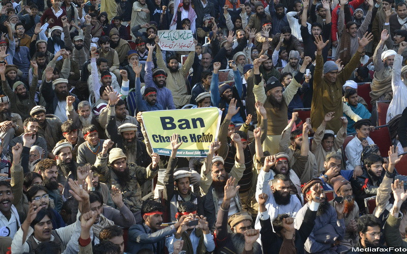 Drapelul Frantei, ARS in Afganistan. In Pakistan, la protestele contra Charlie Hebdo s-au alaturat si crestinii