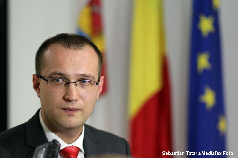 Un scandal urias zguduie politia din Timis. Seful IPJ, adjunctul sau si primarul din Recas, retinuti pentru abuz in serviciu