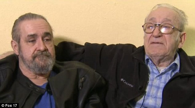 A trait toata viata in minciuna. Secretul incredibil pe care l-a aflat un barbat cand a gasit o scrisoare ascunsa de sotia sa