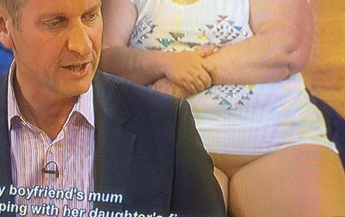 Telespectatorii unei emisiuni britanice, revoltati dupa ce au vazut in public o femeie ce parea dezbracata. VIDEO