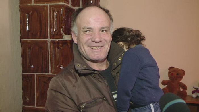 "S-a facut un pic de dreptate". Povestile asistentilor maternali care acum le pot oferi copiilor o viata decenta