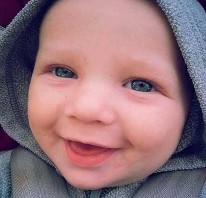 Un baietel de 5 ani, din SUA, si-a impuscat din greseala fratele mai mic, dupa ce a gasit arma bunicului sau