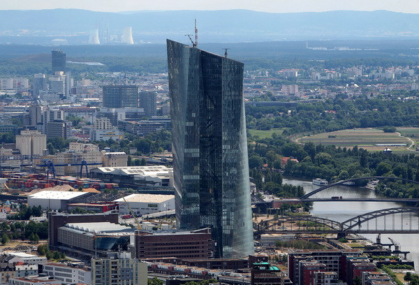 BCE face azi un pas istoric pentru salvarea Europei. Draghi propune peste 1 trilion euro pentru relansarea inflatiei