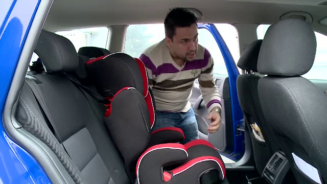 Noua amenda din Codul Rutier care ii poate lasa pe parinti fara 400 de lei. Ce trebuie sa faca daca isi iau copiii in masina