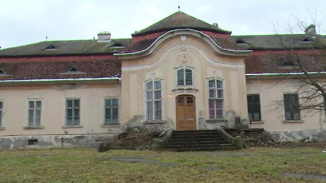 Casele de licitatii scot la vanzare cetati, conace si vile vechi de secole. Cum arata castelul evaluat la 1 milion de euro