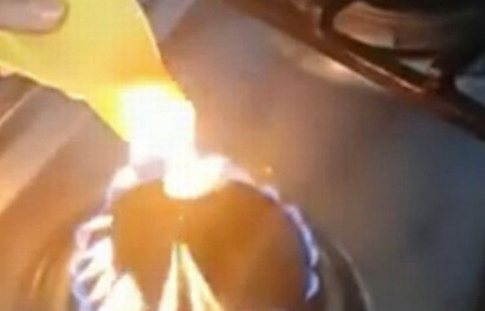 Ce contine cascavalul feliat? Experiment socant realizat de un bucatar. VIDEO