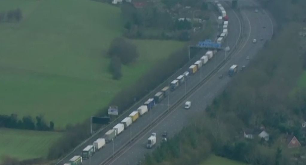 Coada de 32 de kilometri pe o autostrada din Anglia. Totul s-a intamplat din cauza unui incendiu izbucnit weekendul trecut