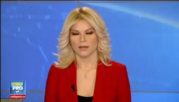 Cladirea unei societati din Targoviste, cuprinsa de flacari. In interiorul ei se aflau artificii si petarde