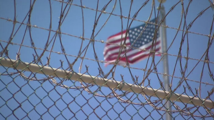 Scandal in armata americana. Capitanul bazei de la Guantanamo a fost implicat intr-un triunghi amoros