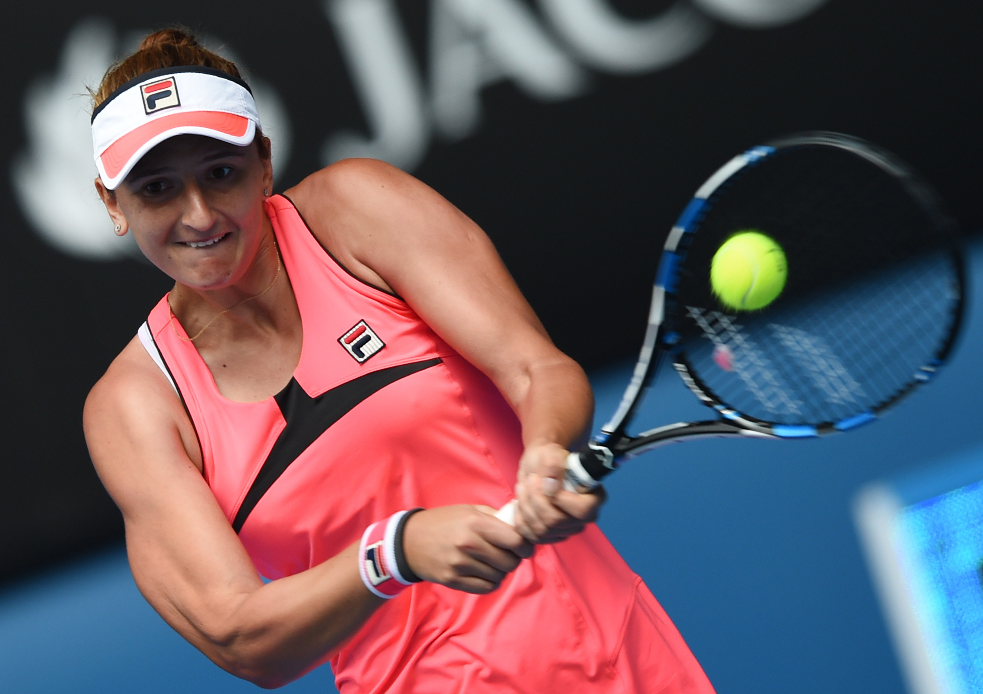 Irina Begu a fost eliminata in optimile Australian Open. Romanca a fost invinsa de Eugenie Bouchard, scor 1-6, 7-5, 2-6