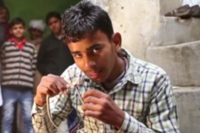 Baiatul-baterie din India, care suporta in corp 11.000 de volti. Cum si-a descoperit abilitatea