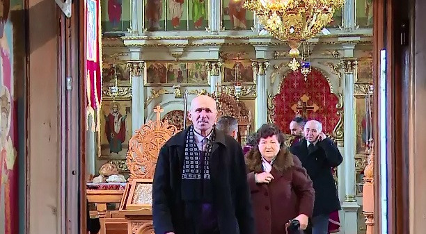 Sfanta Liturghie cu peripetii, in Mures. Mai multe femei au lesinat, rand pe rand, in timpul slujbei de duminica