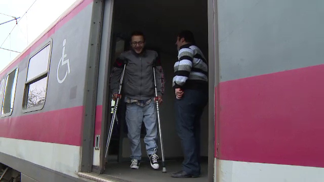 persoane cu dizabilitati tren