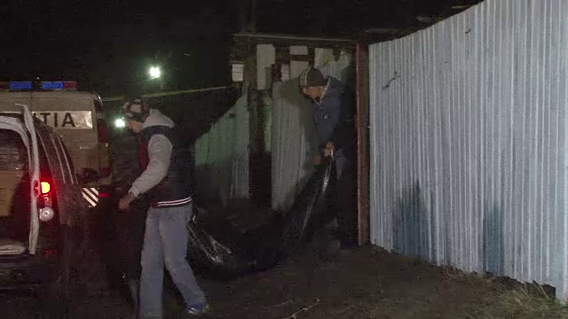 Tragedie in Vaslui. Un barbat a cazut peste cutitul pe care il avea in mana, in timp ce-si ataca sotia