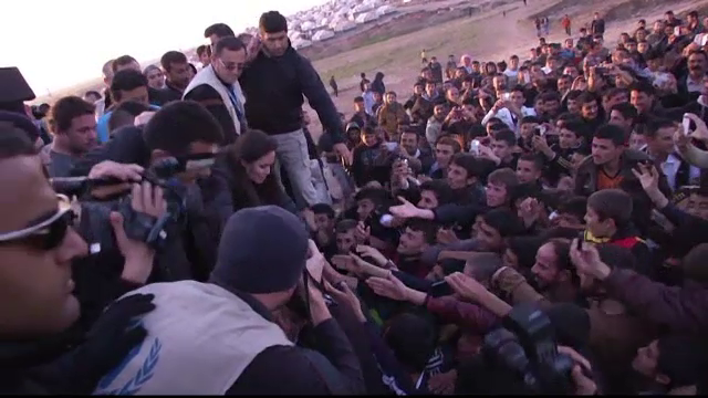 Angelina Jolie a vizitat o tabara a refugiatilor sirieni din nordul Irakului. Mesajul pe care l-a transmis mamelor