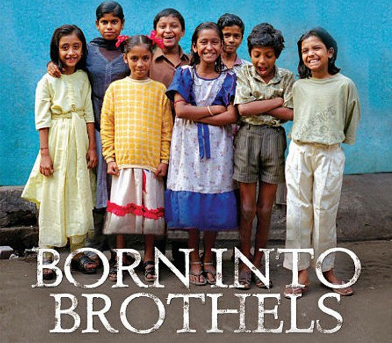 Cum arata vietile copiilor de prostituate? Povestile emotionante ale pustilor care cresc in bordel