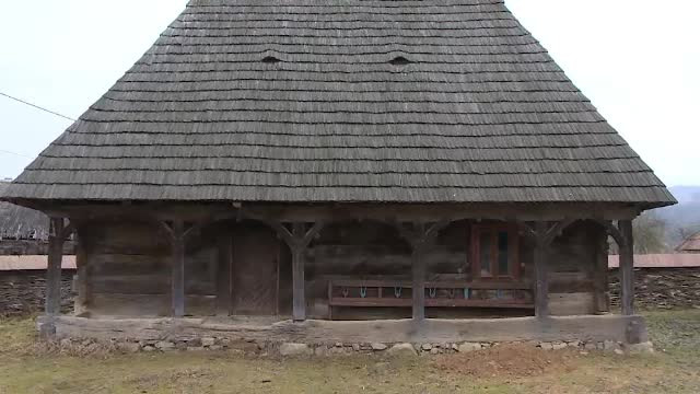 Turism acasa la Printul Charles. Cele doua case ale sale din Maramures vor fi date spre inchiriat, la preturi foarte mici