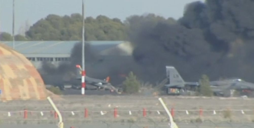 Un avion F-16, apartinand Fortelor Aeriene Elene, s-a prabusit in Spania. Cel putin 10 persoane au murit si 13 au fost ranite