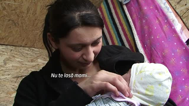 Alina nu mai este singura. Sute de oameni au sarit sa o ajute pe tanara care a refuzat sa isi abandoneze bebelusul in spital