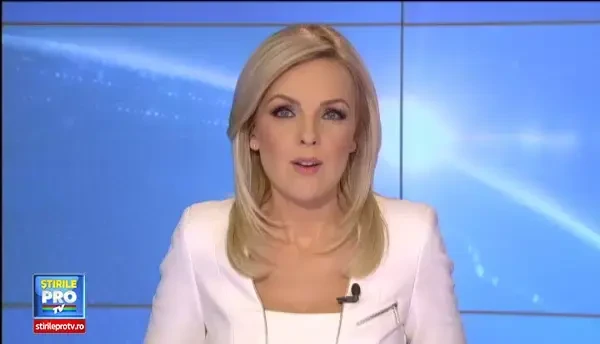 Pianul care face cocktail-uri, adus