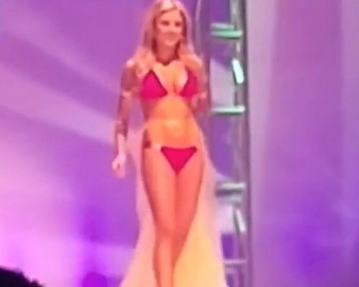 Incident la un concurs de Miss. Totul s-a intamplat pe scena, la proba costumelor de baie. VIDEO