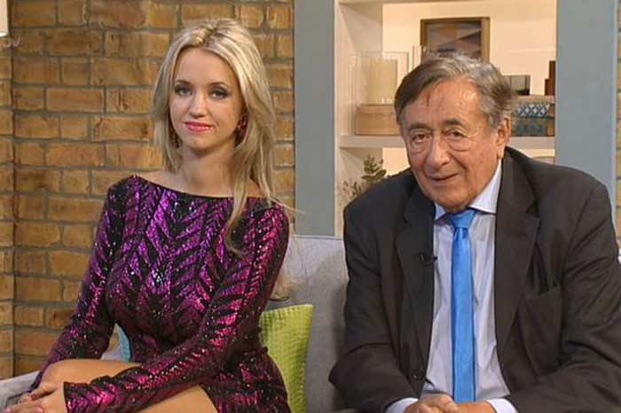 Ea are 25 de ani, el 82. Fostul model Playboy care sustine ca s-a casatorit din dragoste cu un barbat care ii poate fi bunic