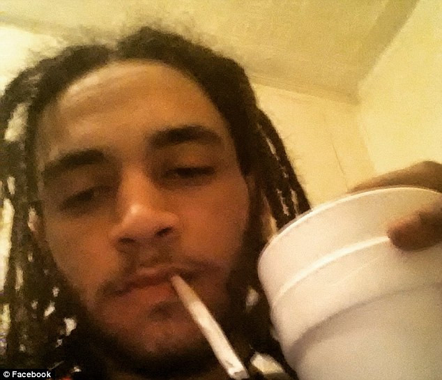 Ce a postat acest adolescent pe Facebook. Politia l-a arestat imediat, iar acum risca sa devina major in spatele gratiilor