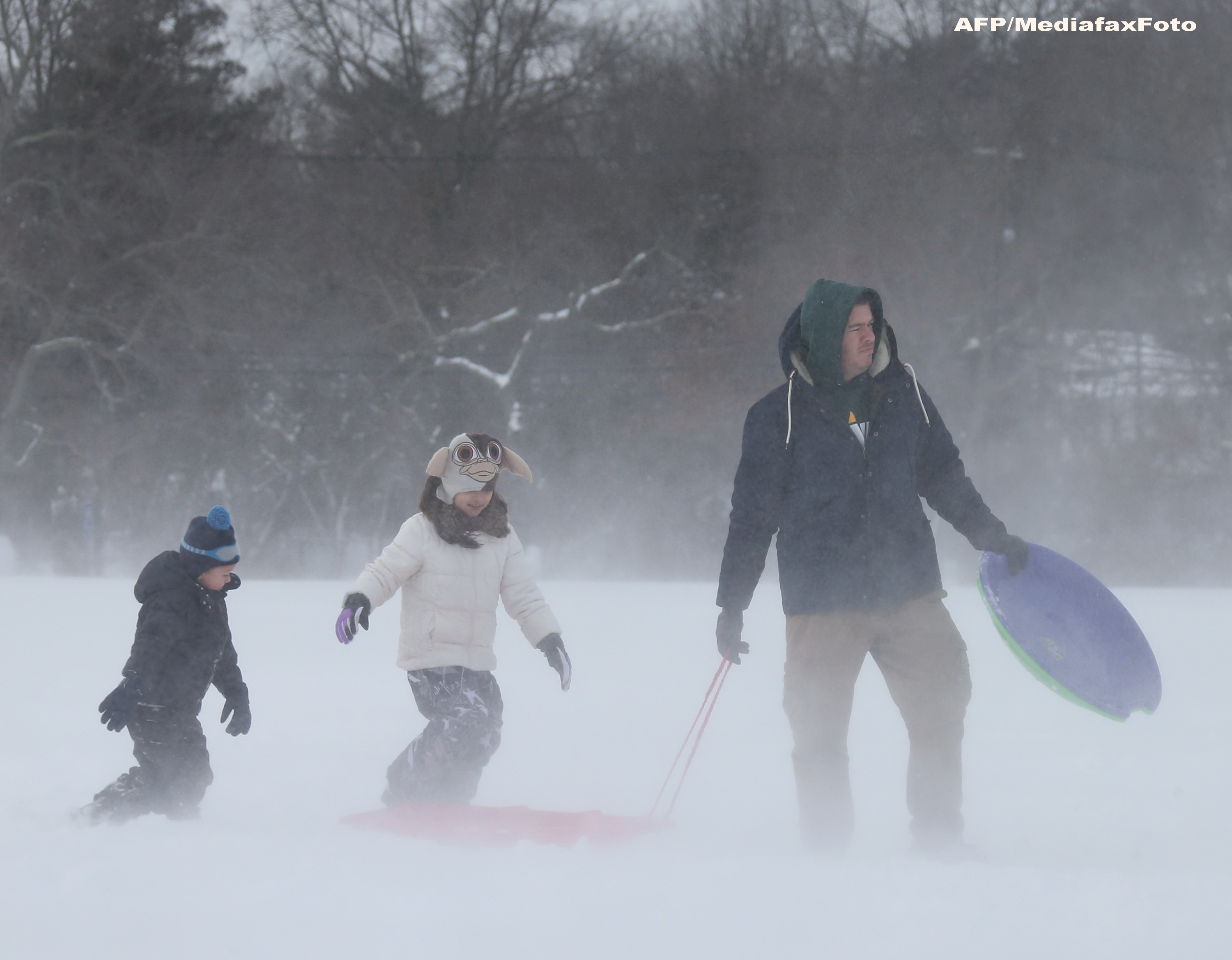 Viscolul apocaliptic, pentru care s-au facut pregatiri mari la New York, a ocolit metropola. Prognoza a avut mai multe erori